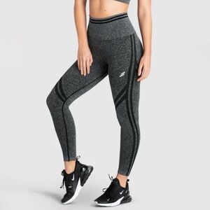 DOYOUEVEN Black and Grey Scrunched Leggings Size Large